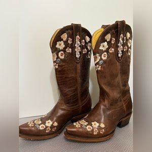 Boot for sale. Used like a new. 6'/
MADE IN MEXICO